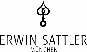 Logo von Erwin Sattler mit stilisiertem Uhrzeiger-Symbol und dem Text "Erwin Sattler München".