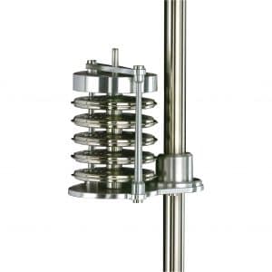 Barometer Instrument einer Erwin Sattler Präzisionsuhr. Fünf Aneroiddosen, ein luftdicht verschlossene, dünnwandige Metalldose, die zur Messung des Luftdrucks verwendet wird, übereinander an einem Pendelstab montiert.