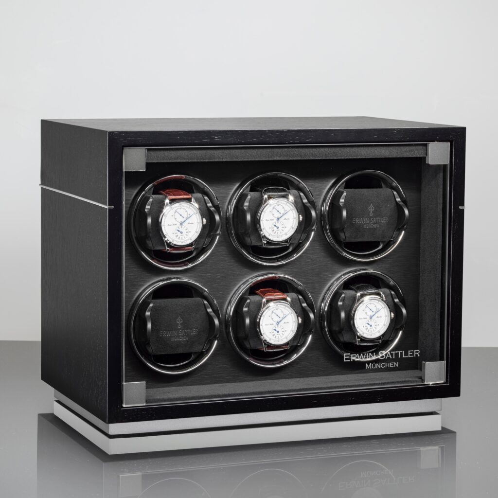 Uhrenbeweger Rotalis 6 von Erwin Sattler mit sechs Uhren, in einem eleganten schwarzen Gehäuse.